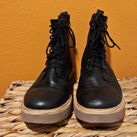 Clarks Trace Pine Black Leather Women's Side Zipper Tie Ankle Boots Sz.10 - Picture 2 of 8